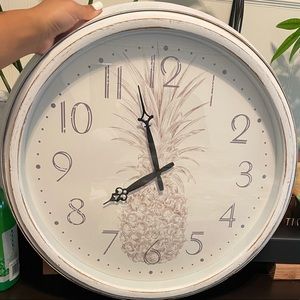 Rustic White Pineapple Clock